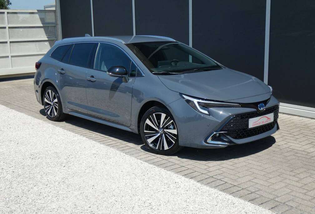 Toyota 1.8 Hybrid 140pk STYLE+TECH PACK+WINTER PACK +Dodehoek +Elektrische koffer +Stuurwielverwarming +Zetelverwarming