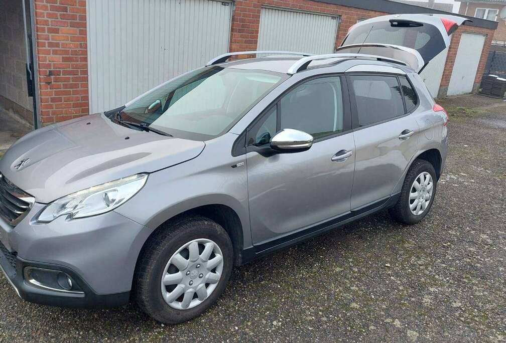 Peugeot 2008 1.2i PureTech Urban Cross
