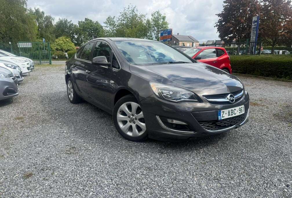 Opel Astra 1.4i Essentia