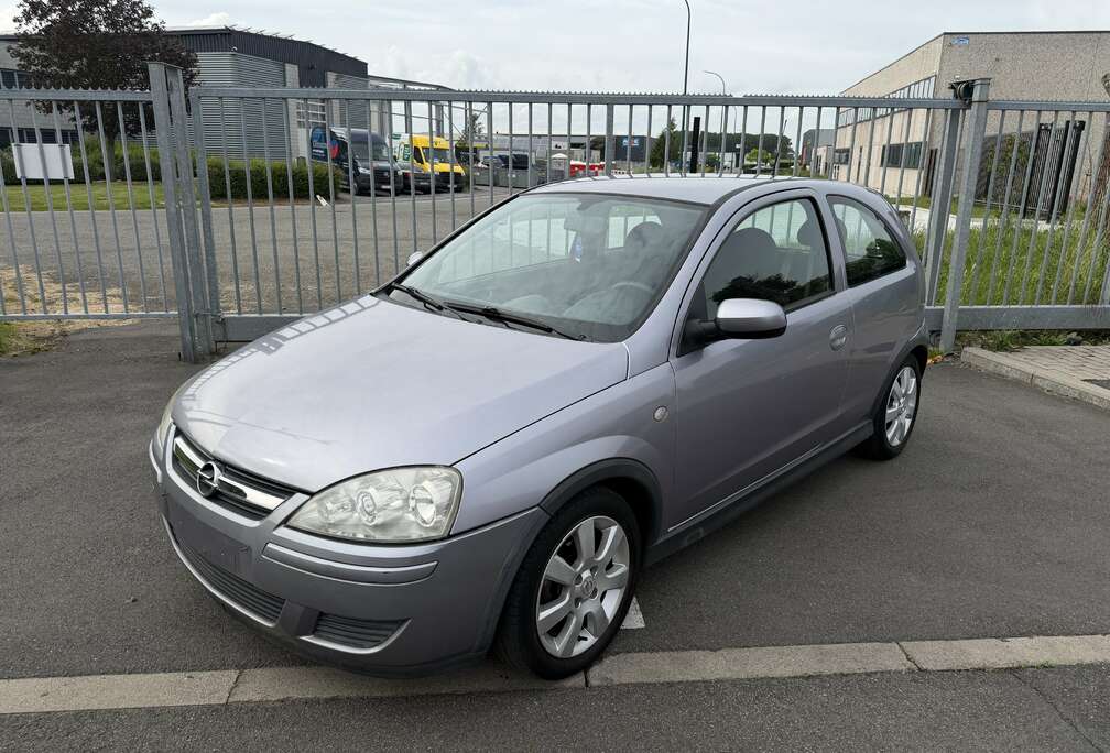 Opel 1.2i Boite Auto - Clim - Vitre Eléctrique