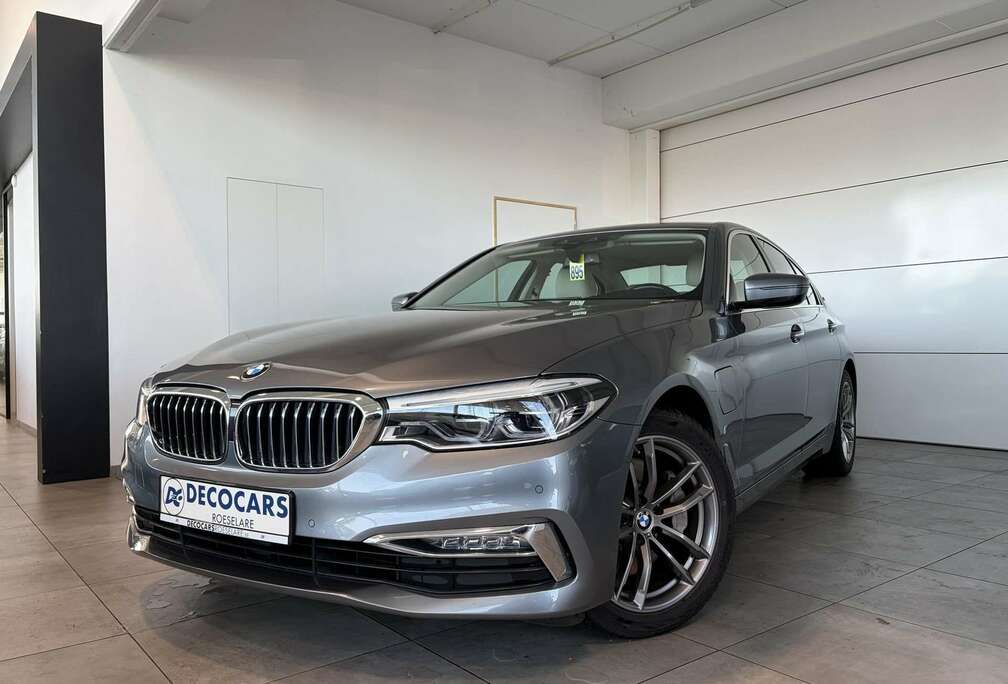 BMW 530e - M Velgen / Sfeerverlichting / Keyless / Inductie laden / Led verlichting /