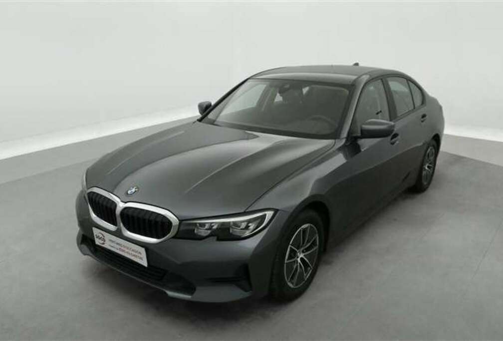 BMW 318iA  NAVI / FULL LED/JA16/PDC