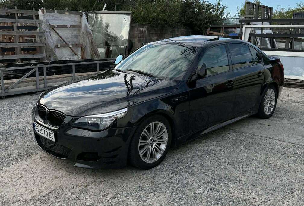 BMW 545i 4.4l V8 M5 Look