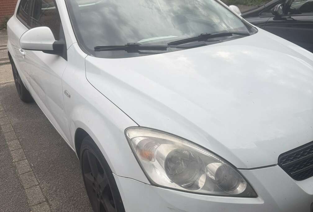 Kia 1.6 Turbo CRDi VGT iBlack/iWhite