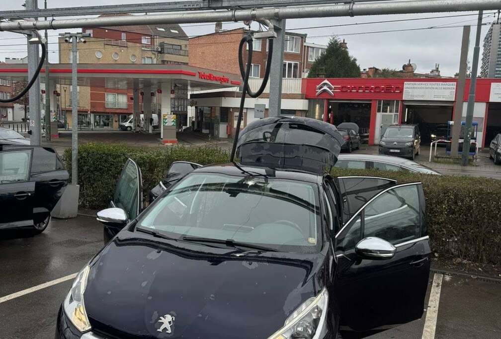 Peugeot 1.6 BlueHDi 100ch BVM5 Style