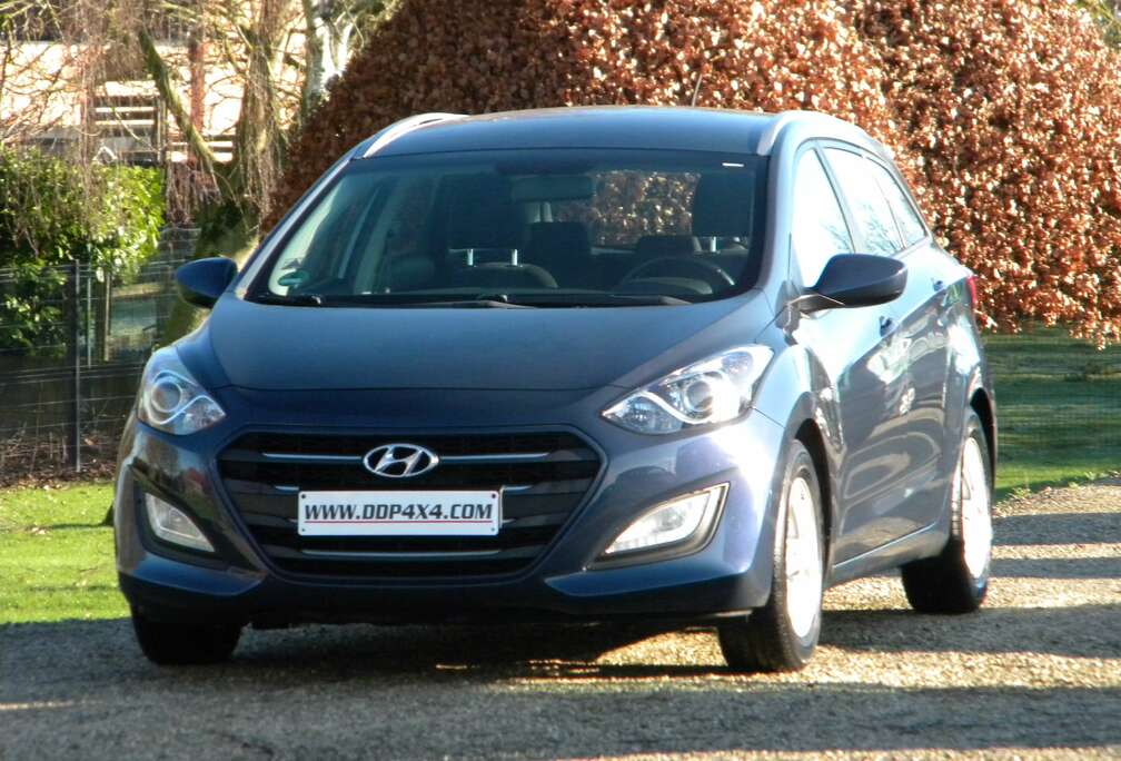 Hyundai i30 SW 1.6 GDi  Essence  87000 km 9990 € garantie 12 mois