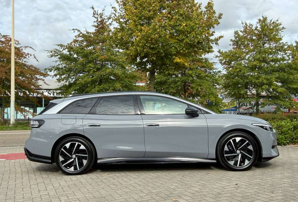 Volkswagen Tourer Pro 77 kWh, Head-Up, BLIS, Trekhaak, 360°-camera, Fabrieksgarantie