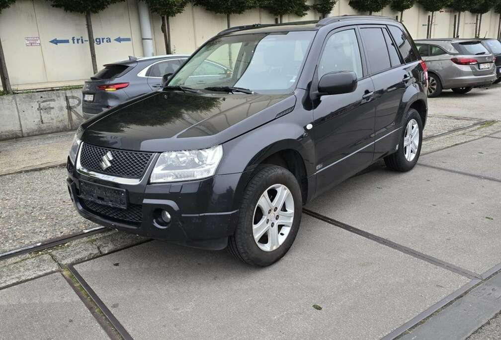 Suzuki 2.0i Essence.  EXPORT