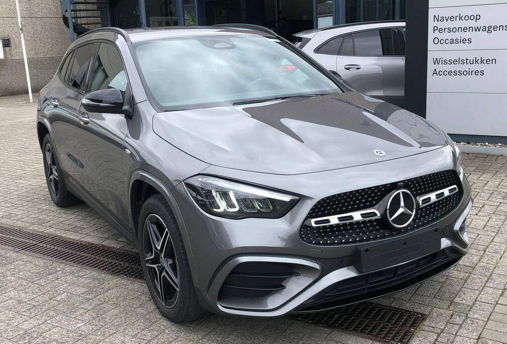 Mercedes-Benz Plugin Hybrid Benzine AMG Line keyless Entry,Night Pack alcantara Sportzetels Sfeerverlichting, donker getinte ramen