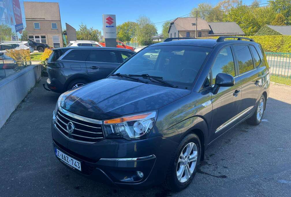 SsangYong RODIUS TURISMO 2.2 D 6MT 2WD