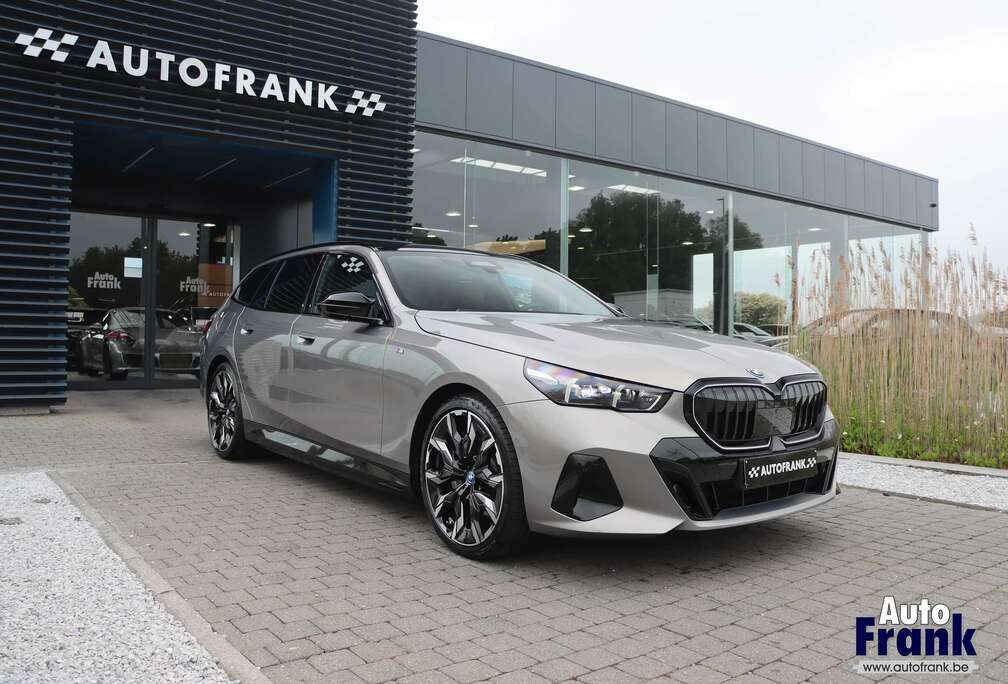 BMW 40 / TOURING / M-SPORT / PANO / TREKHK / DRIV+PARK PRO / B&W
