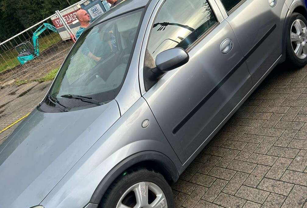 Opel 1.2i XE 16v Edition 2000