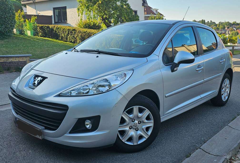 Peugeot 207 1.4i Access ( 86 500km)
