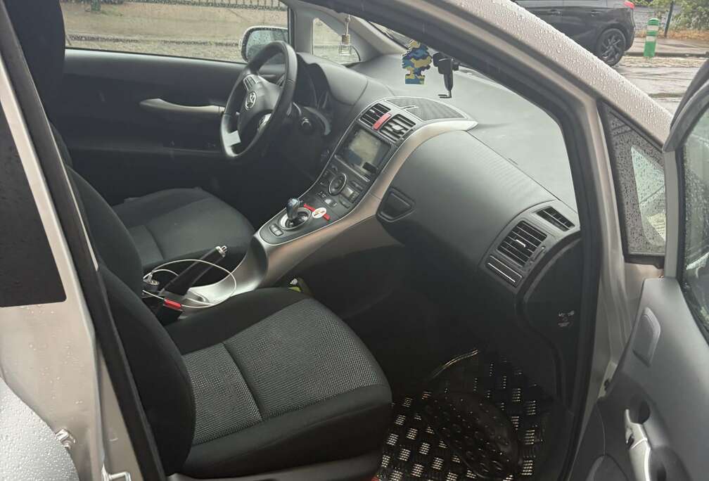 Toyota Hybride 136h Executive
