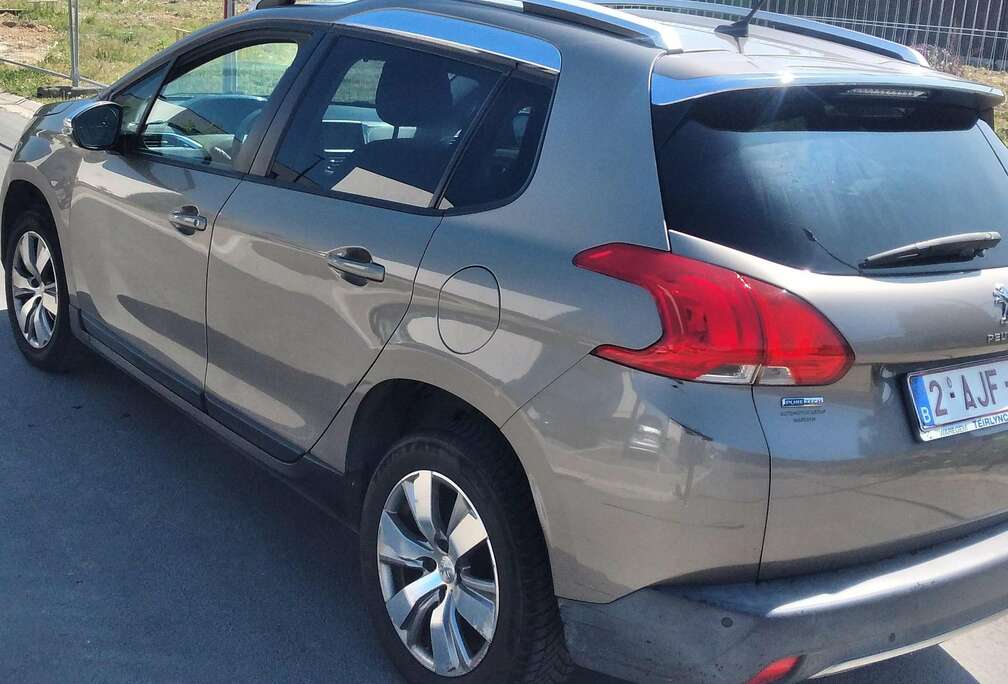 Peugeot 2008 1.2i PureTech Style grote buurt en distributie ring pas vervangen
