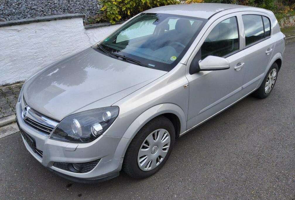 Opel Astra 1.6i Essentia (Fleet)