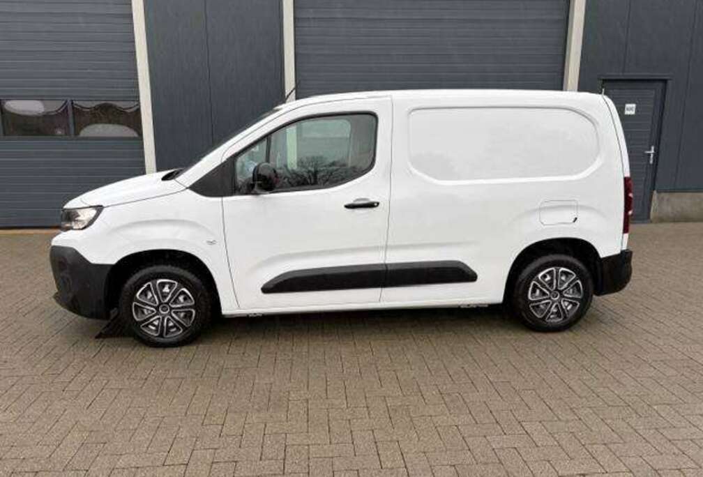 Peugeot 1.5 BlueHDi L1 16500 excl btw   trekh,3zit,navi,hout vloer+wanden,inkl spiegels,...