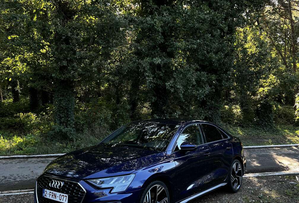 Audi  S-LINE  APPLE CARPLAY
