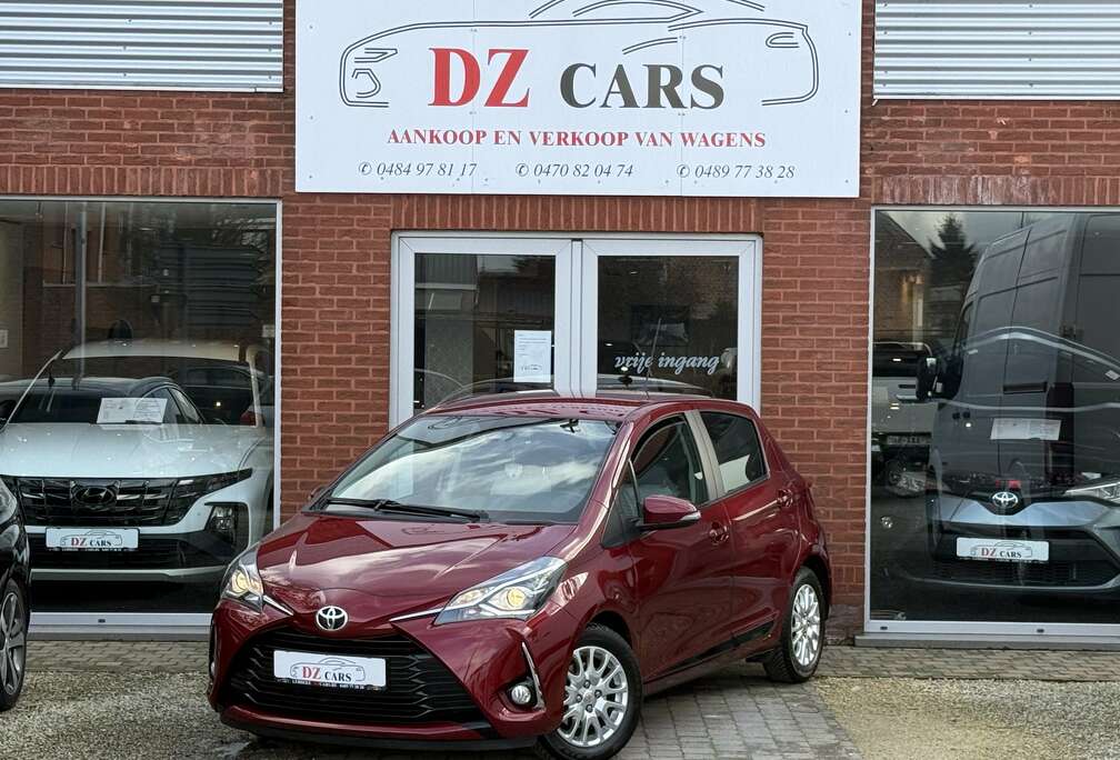 Toyota 1.5I 111PK NAVI  AIRCO  CAMERA  LANE ASSIST