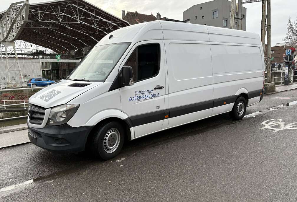 Mercedes-Benz 906BB35