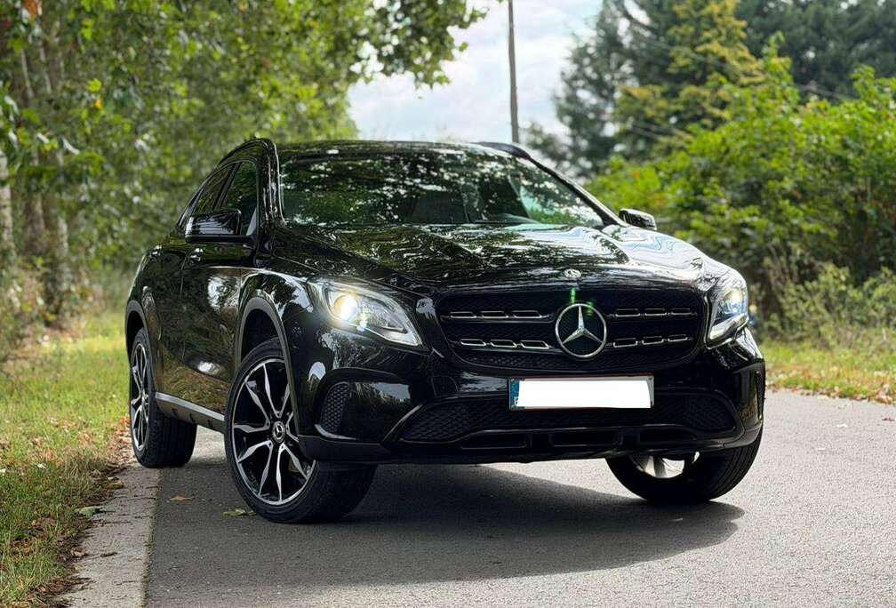 Mercedes-Benz AMG Line-Cuir Blanc-Toit Pano-Caméra