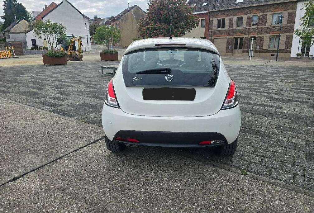 Lancia Ypsilon 1.2i Fire Evo II Black