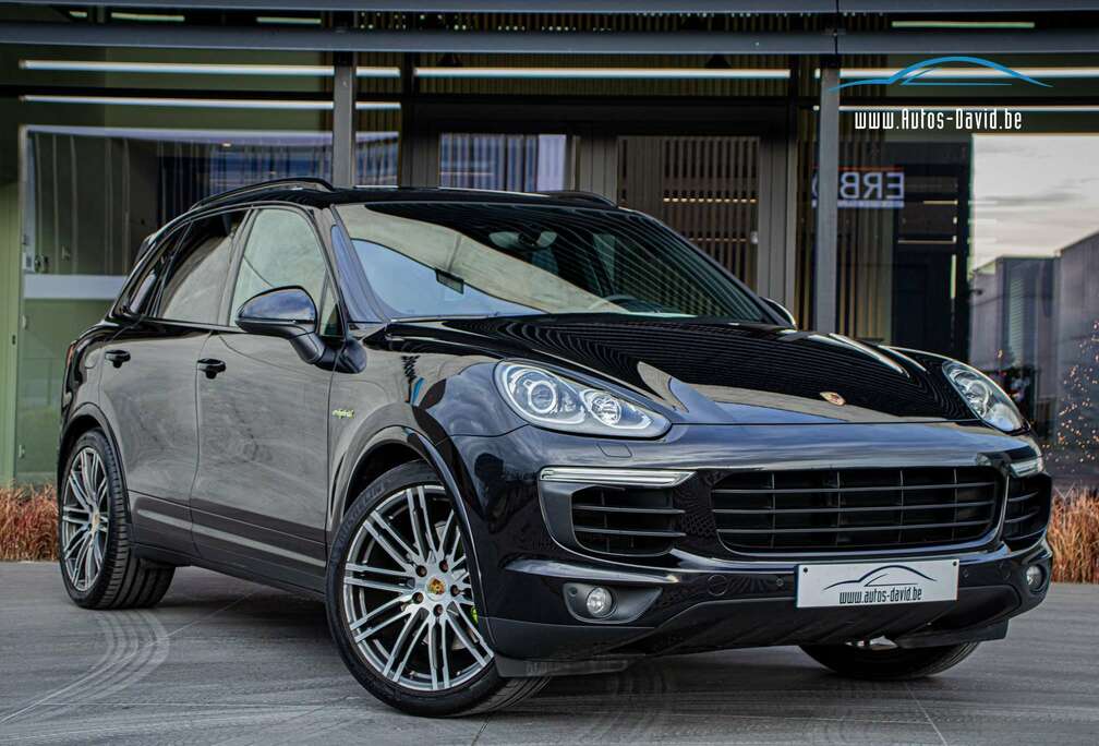 Porsche S E-Hybrid 3.0 V6 Plug-in Sport Chrono / HISTORIEK