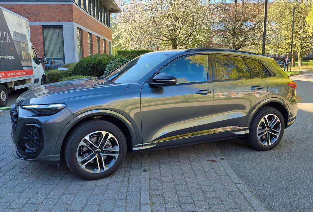 Audi Audi Q5 S line Quattro Matrix LED 360 Camera Passagiersdisplay