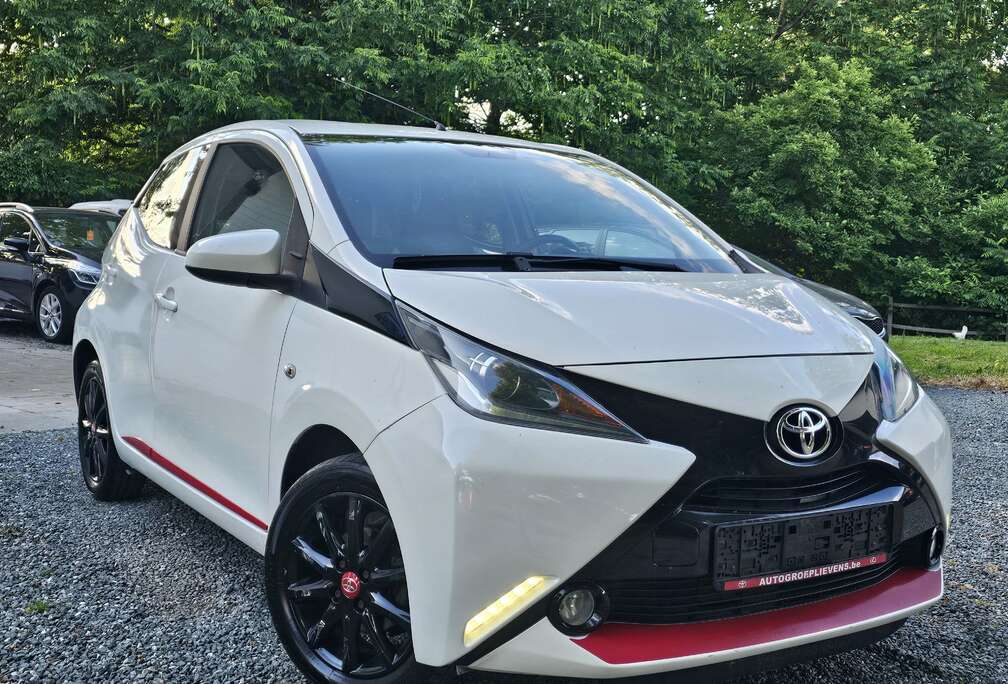 Toyota 1.0i * CAMÉRA+CRUISE+AIRCO+BT+... * GARANTIE *