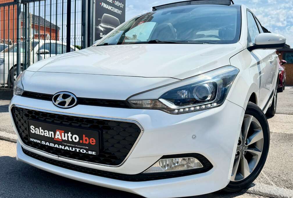 Hyundai i20 1.2i Blackline ° TOIT PANO ° NAVI ° CAMERA ° CLIM ° GARANTI 12 MOIS !!