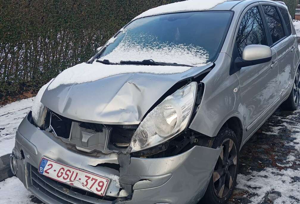 Nissan 1.4 l 88 ch Acenta accidenté