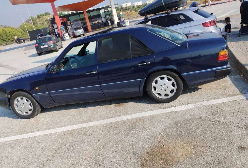 Mercedes-Benz W124