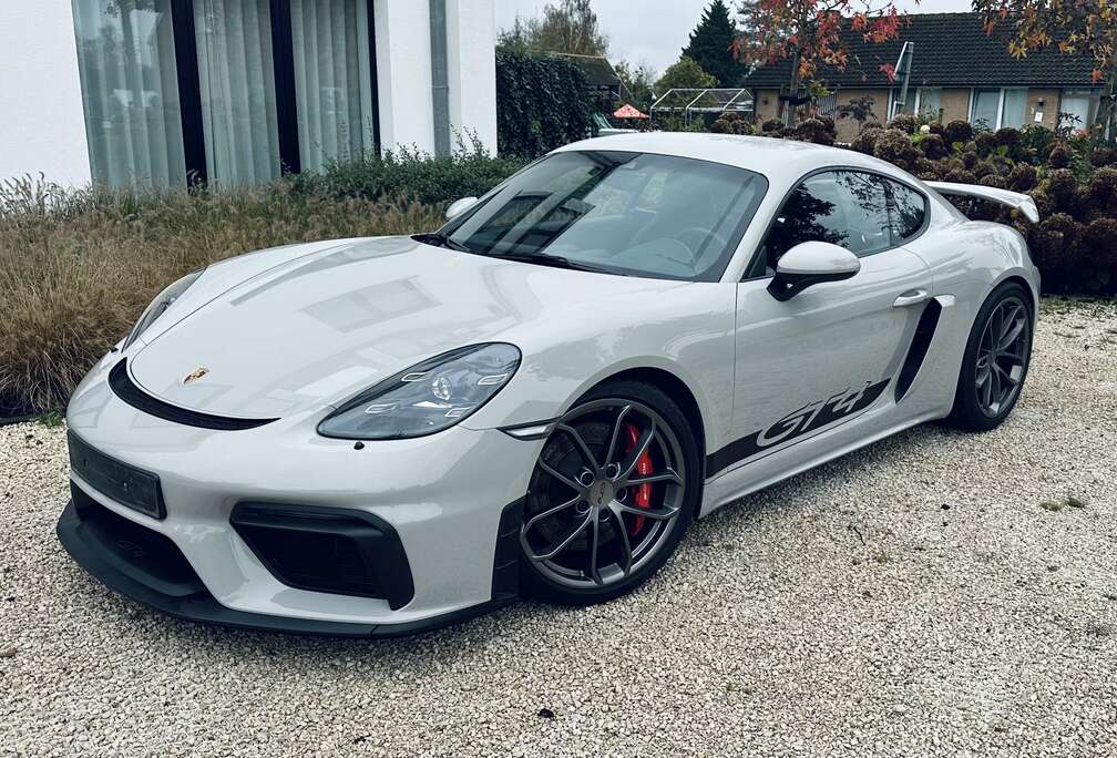 Porsche 718 GT4