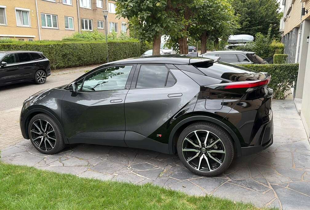 Toyota Hybrid HEV 2.0 GR Sport Bi-Tone E-CVT