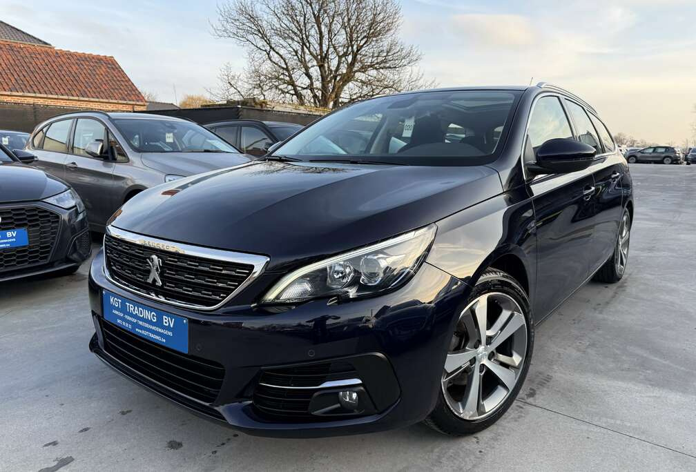 Peugeot SW 1.2i 130PK NAVIGATIE LEDER PANO-DAK CARPLAY PDC