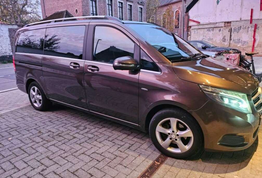 Mercedes-Benz d Aut. / 7 pl. / € 18.999 netto / Leder / Navi