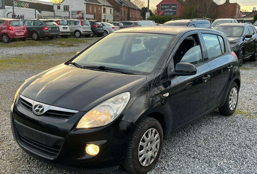 Hyundai 1.2 ESSENCE 77CV - 1ER MAIN - 5 PORTES