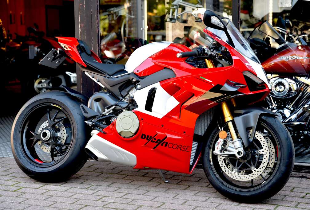 n°1452 ***MOTO VERTE***