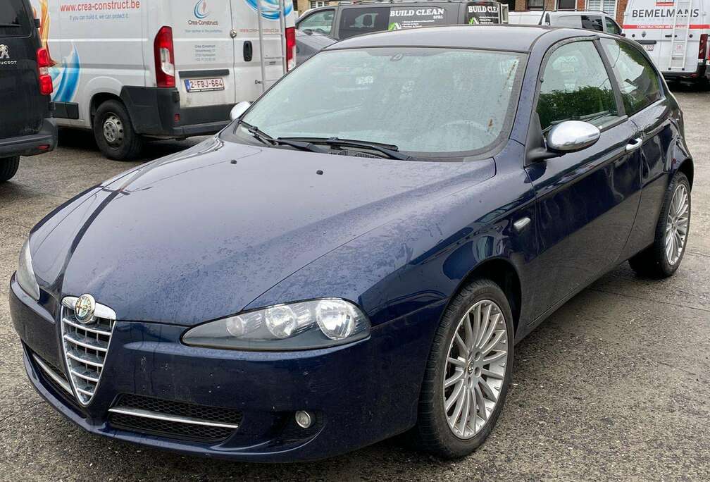 Alfa Romeo 147 1.6i faible Km petit Prix à vendre marchand ou export