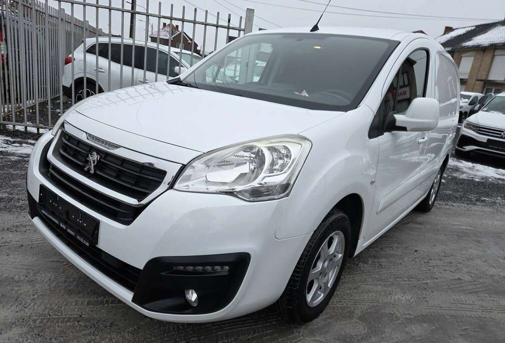 Peugeot 1.6 BlueHDi 100NAVICAMTREKHCRUISECARPLAY