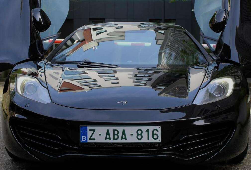 McLaren MP4-12C/ Premiere main / Carbone / ...