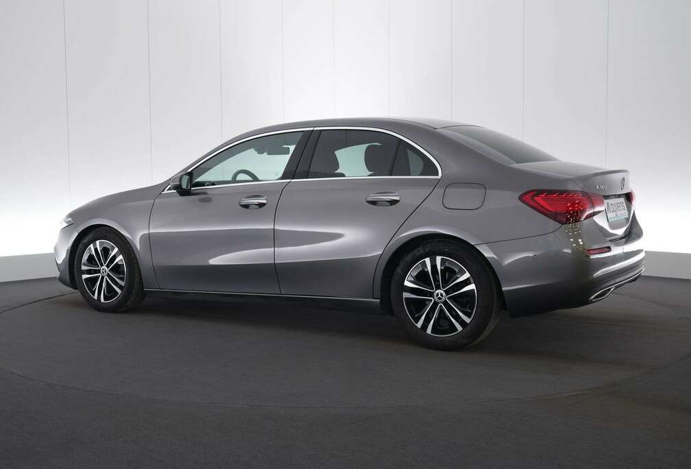 Mercedes-Benz Sedan Luxury Line LEDER/CUIR LED GPS PDC CAM Verw.