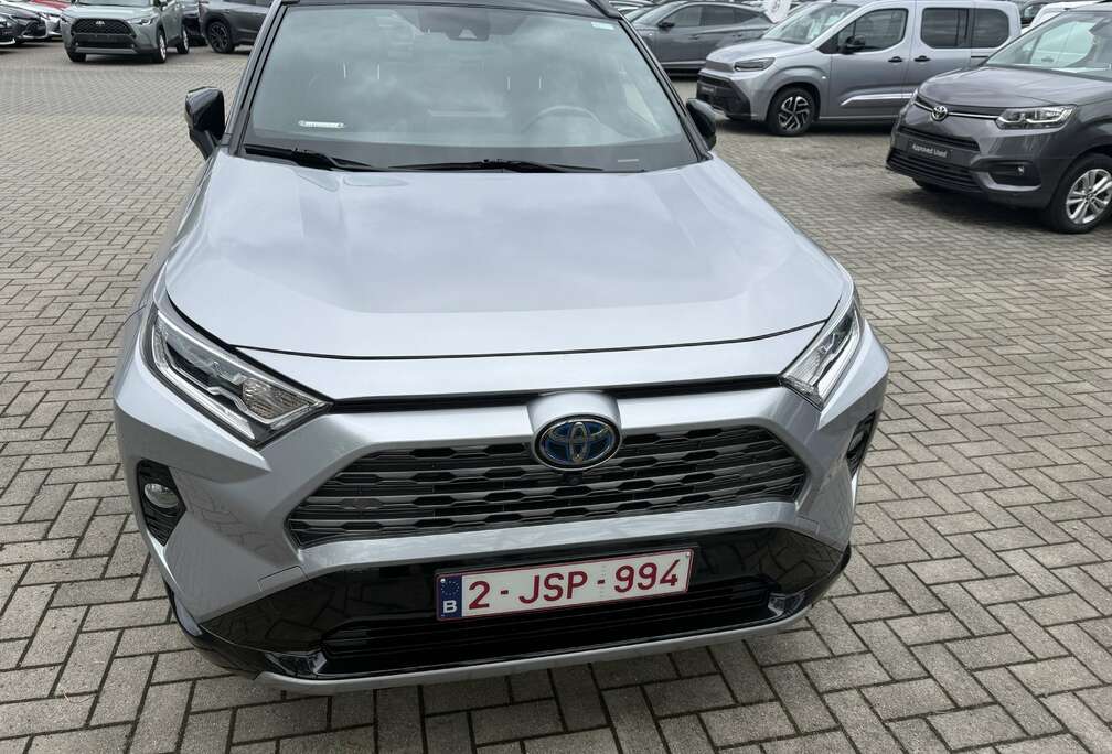 Toyota 2.5 4x2 Hybrid Black Edition