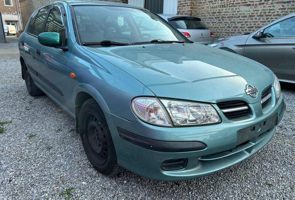 Nissan 1.5i 16v Comfort/ Uniquement pour EXPORT