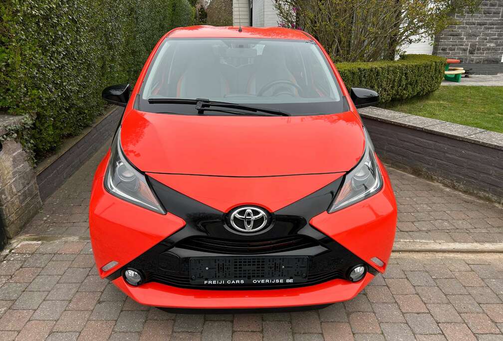Toyota Aygo 1.0i VVT-i X-CLUSIV CAMERA CRUISE CONTROL NAVIGATION