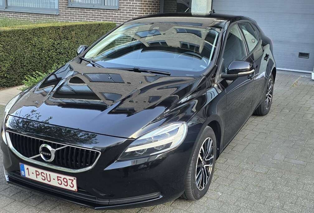 Volvo 2.0 T2 Black Edition GPF (EU6d-TEMP)