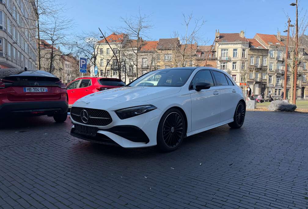 Mercedes-Benz AMG Line 7G-DCT  CARPLAY  TOIT PANO OUVRANT  AMBIENT LIGHT  GARANTIE 12 MOIS