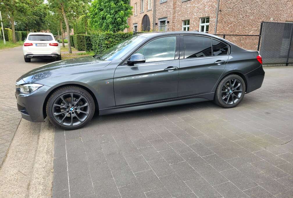BMW 318iA M-SPORT EDITION