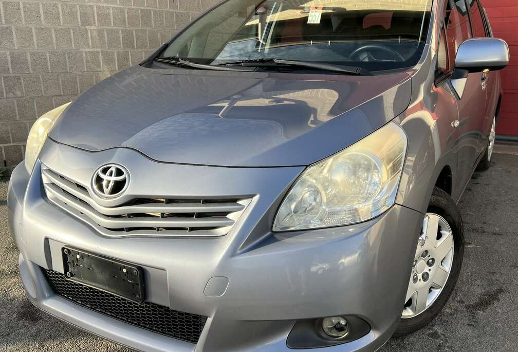 Toyota 2.0 D-4D Comfort 7pl. DPF + NAVI + CAMÉRA