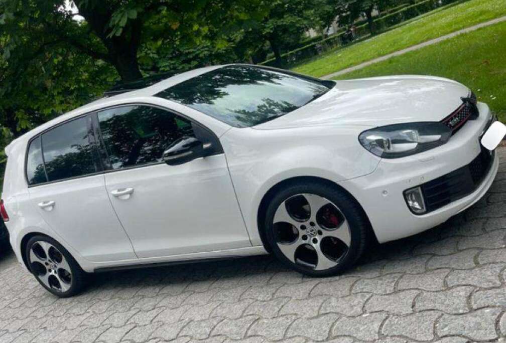 Volkswagen Golf 2.0 TSI DSG